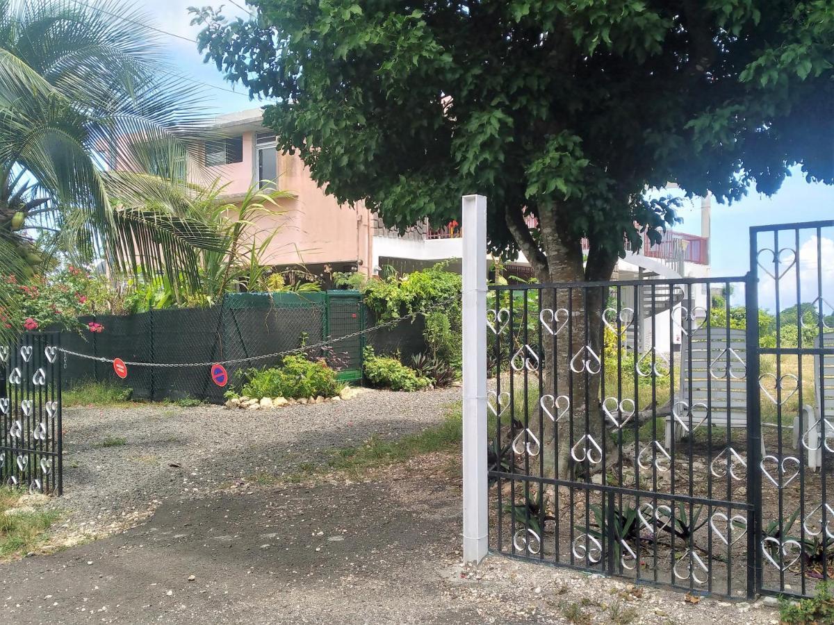Chambre Avec Cuisine Et Sdb Semi-Privatives Separees Dans Un Ecrin De Verdure Les Abymes Exteriér fotografie
